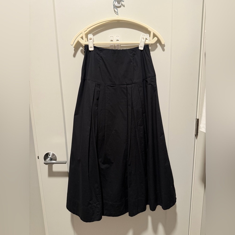 Aritzia Babaton Chandelier Poplin Midi Skirt in Black - Picture 4 of 7